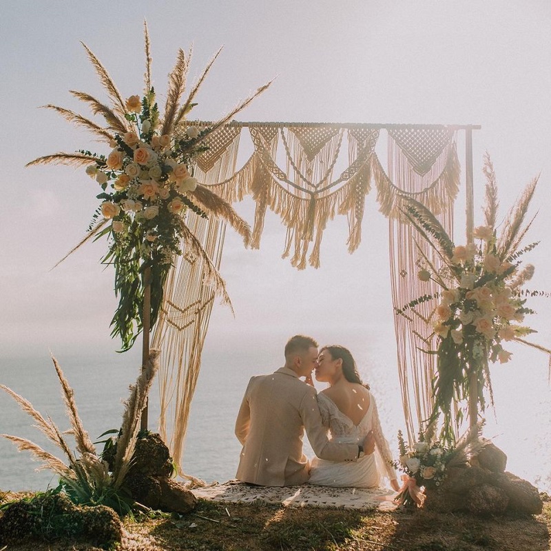 Backdrop chụp hình đám cưới tự theo phong cách phóng khoáng