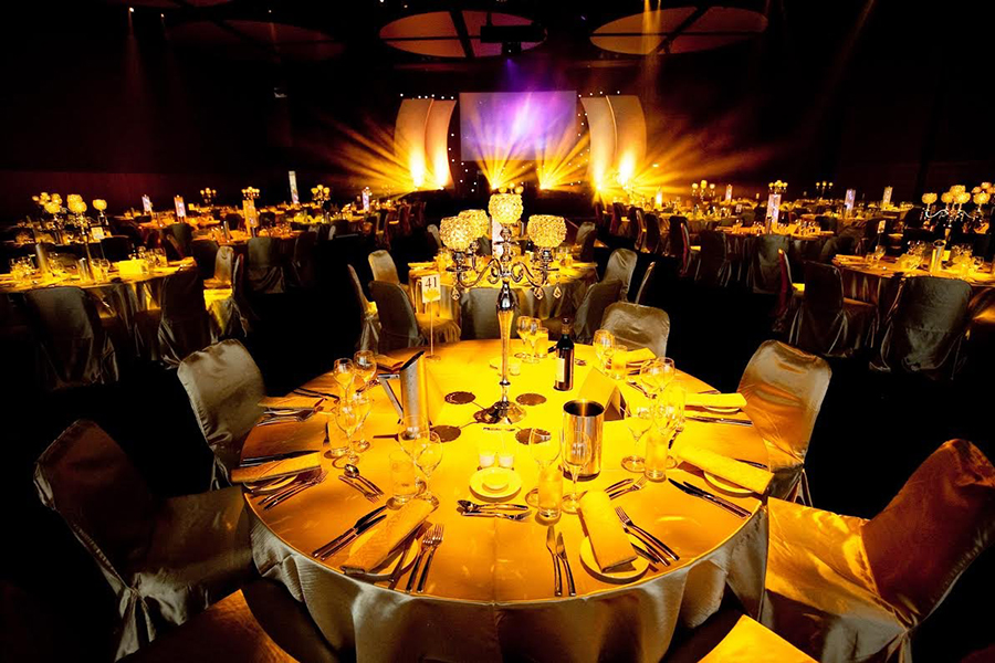 Thiết kế trang trí đẹp mắt trong buổi gala