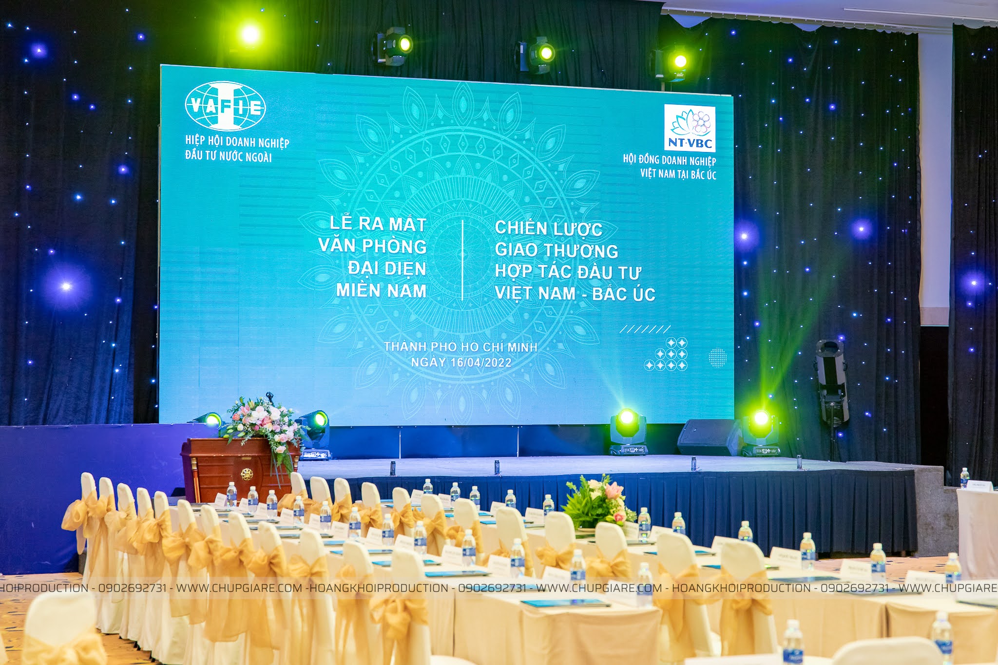 Bố cục chụp ảnh hội nghị là gì?