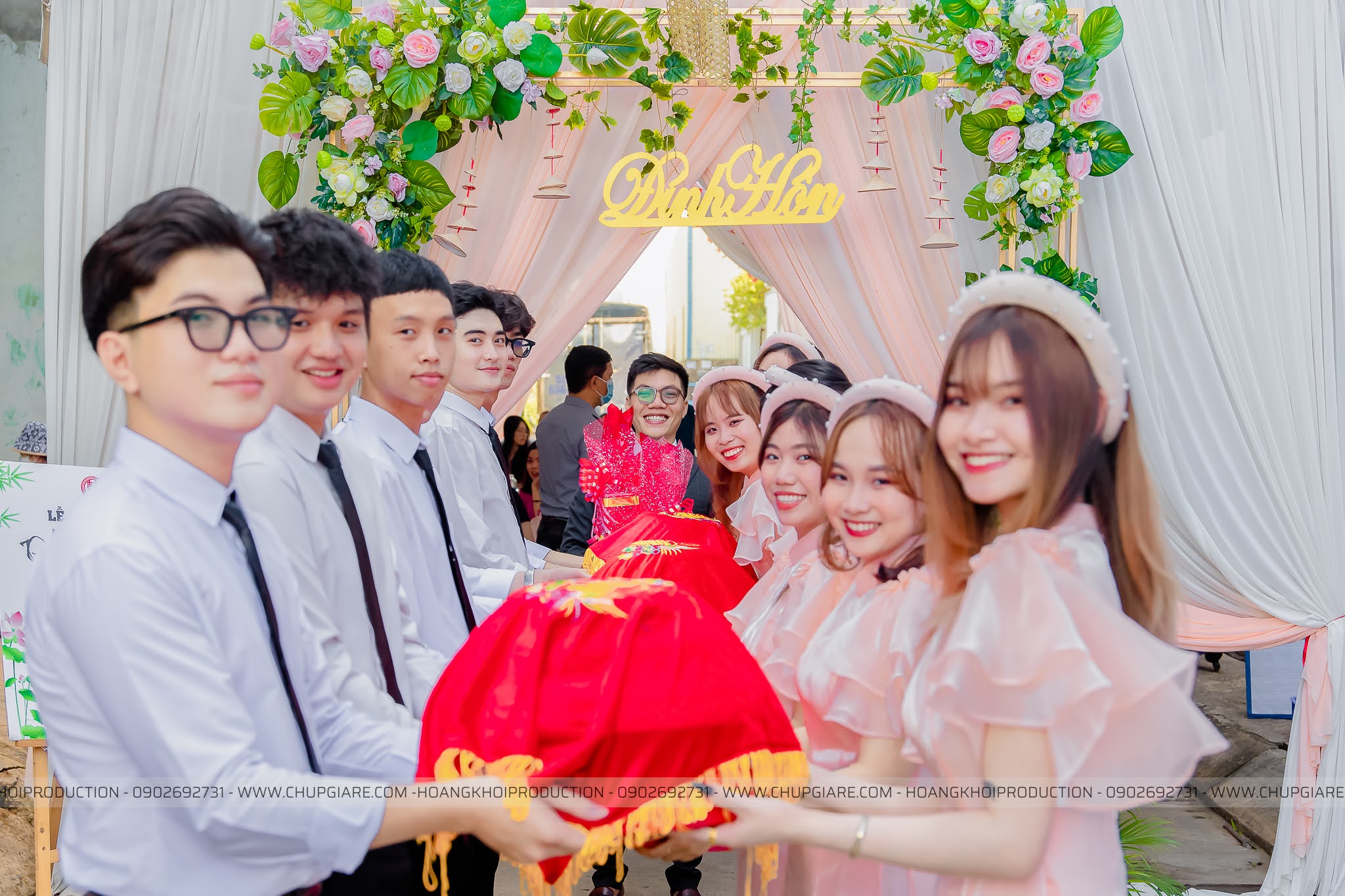 Nhà gái đáp lễ lại nhà trai