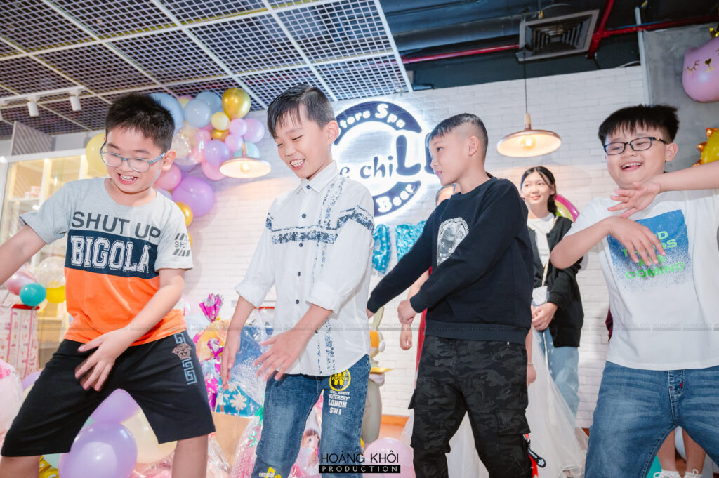 Hoàng Khôi Production chụp ảnh sinh nhật cho bé tại không gian chill